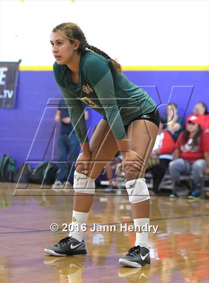 Thumbnail 2 in Mira Costa vs Kahuku (Durango Fall Classic) photogallery.