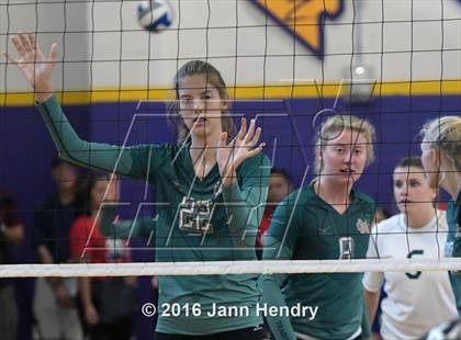 Thumbnail 3 in Mira Costa vs Kahuku (Durango Fall Classic) photogallery.