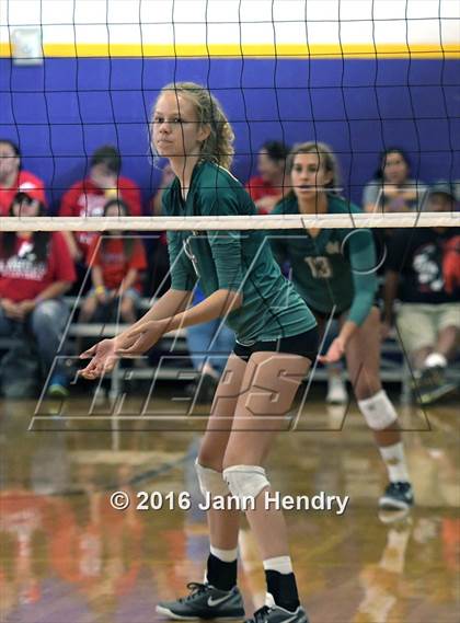 Thumbnail 3 in Mira Costa vs Kahuku (Durango Fall Classic) photogallery.