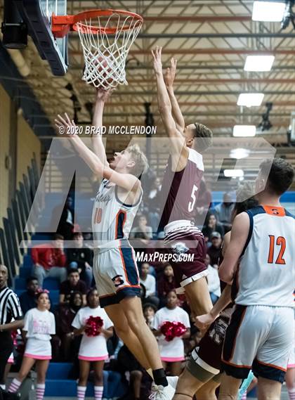 Thumbnail 2 in Rowlett vs Sachse photogallery.