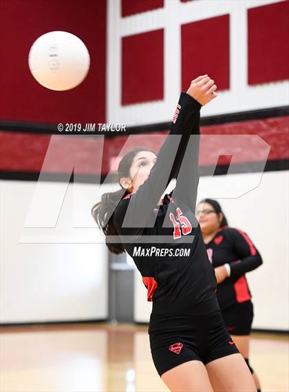 Thumbnail 3 in Gustine @ Strawn photogallery.