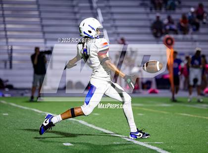 Thumbnail 3 in FR: Grand Oaks (blue) vs Oak Ridge photogallery.