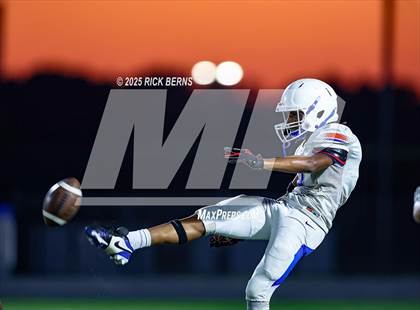 Thumbnail 3 in FR: Grand Oaks (blue) vs Oak Ridge photogallery.