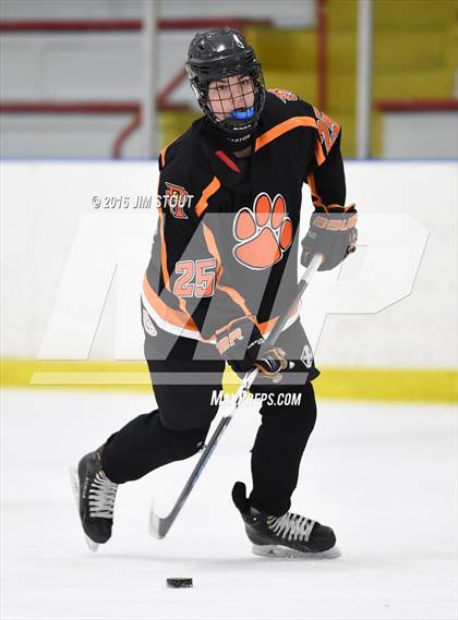 Thumbnail 2 in Ridgefield vs. Simsbury (Carrano Cup Semifinal) photogallery.