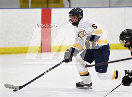 Thumbnail 2 in Ridgefield vs. Simsbury (Carrano Cup Semifinal) photogallery.