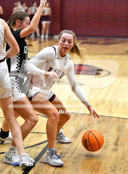 Thumbnail 3 in Quinton vs Warner (Warner Eagle Classic) photogallery.