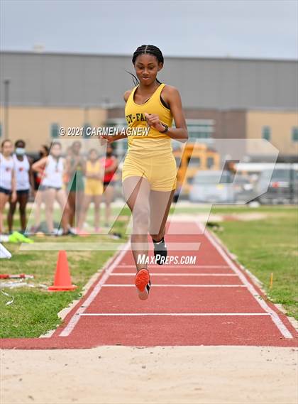 Thumbnail 2 in Bridgeland High School Invitational photogallery.