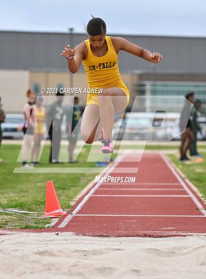 Thumbnail 1 in Bridgeland High School Invitational photogallery.