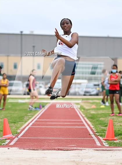 Thumbnail 2 in Bridgeland High School Invitational photogallery.