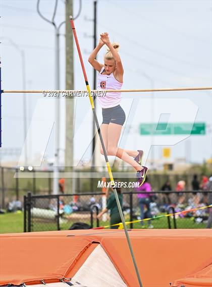 Thumbnail 3 in Bridgeland High School Invitational photogallery.