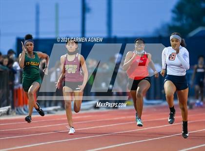 Thumbnail 3 in Bridgeland High School Invitational photogallery.