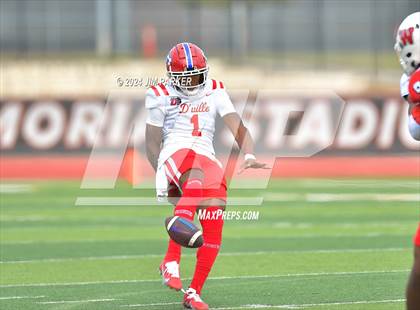 Thumbnail 2 in The Woodlands vs. Duncanville (UIL 6A D1 Football Regional Playoff) photogallery.
