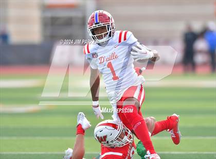 Thumbnail 3 in The Woodlands vs. Duncanville (UIL 6A D1 Football Regional Playoff) photogallery.