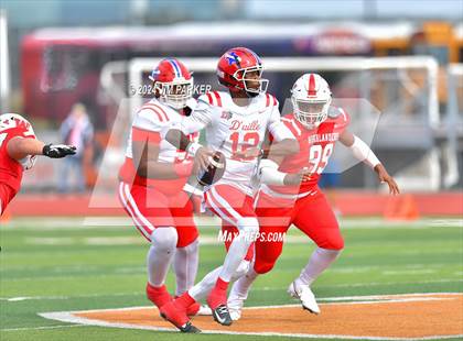 Thumbnail 2 in The Woodlands vs. Duncanville (UIL 6A D1 Football Regional Playoff) photogallery.