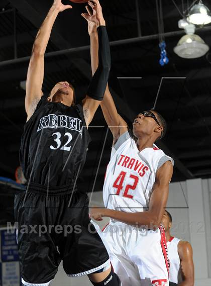 Thumbnail 2 in Miller vs. Fort Bend Travis (MaxPreps Holiday Classic) photogallery.