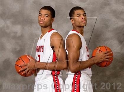 Thumbnail 2 in Miller vs. Fort Bend Travis (MaxPreps Holiday Classic) photogallery.