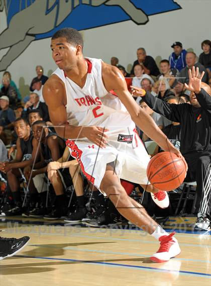 Thumbnail 1 in Miller vs. Fort Bend Travis (MaxPreps Holiday Classic) photogallery.