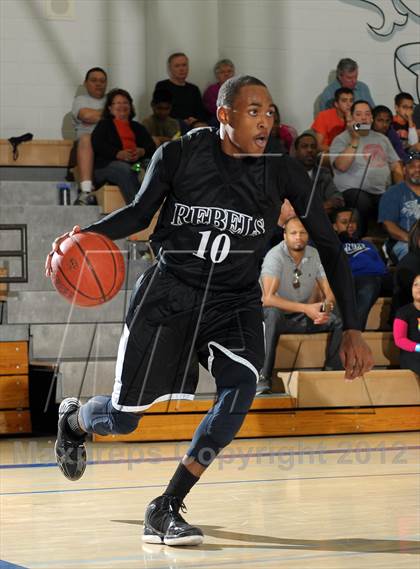Thumbnail 1 in Miller vs. Fort Bend Travis (MaxPreps Holiday Classic) photogallery.