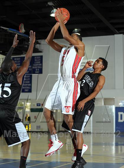 Thumbnail 2 in Miller vs. Fort Bend Travis (MaxPreps Holiday Classic) photogallery.