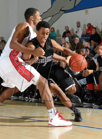Thumbnail 2 in Miller vs. Fort Bend Travis (MaxPreps Holiday Classic) photogallery.