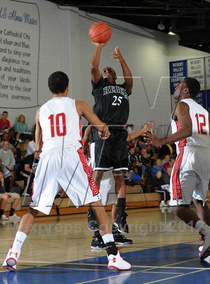 Thumbnail 2 in Miller vs. Fort Bend Travis (MaxPreps Holiday Classic) photogallery.