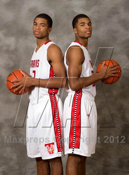 Thumbnail 3 in Miller vs. Fort Bend Travis (MaxPreps Holiday Classic) photogallery.