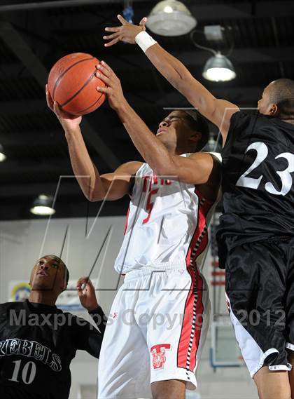 Thumbnail 1 in Miller vs. Fort Bend Travis (MaxPreps Holiday Classic) photogallery.