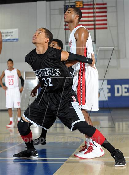 Thumbnail 1 in Miller vs. Fort Bend Travis (MaxPreps Holiday Classic) photogallery.