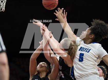 Thumbnail 3 in Grandview vs. Highlands Ranch (CHSAA 5A Great 8) photogallery.