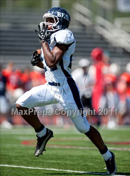 Thumbnail 3 in Timpview vs. Bakersfield (Mission Viejo Football Classic) photogallery.