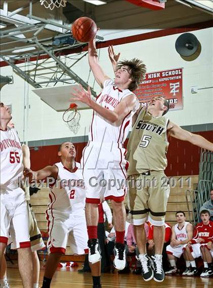 Thumbnail 3 in Tappan Zee vs Clarkstown South (Tappan Zee Tip-Off Tournament) photogallery.