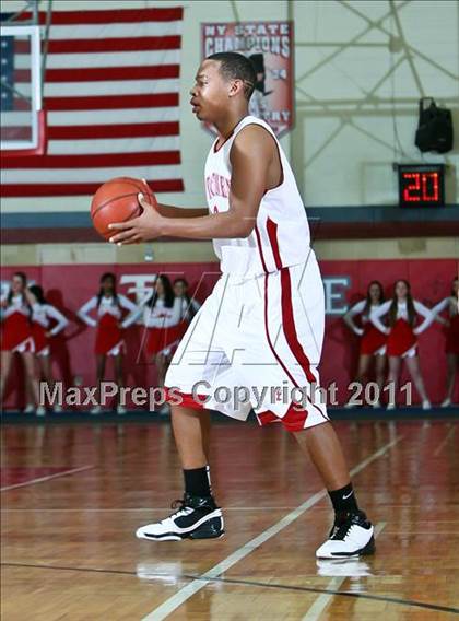 Thumbnail 3 in Tappan Zee vs Clarkstown South (Tappan Zee Tip-Off Tournament) photogallery.
