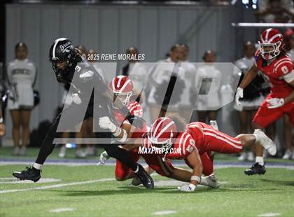 Thumbnail 1 in Mater Dei vs St. John Bosco photogallery.