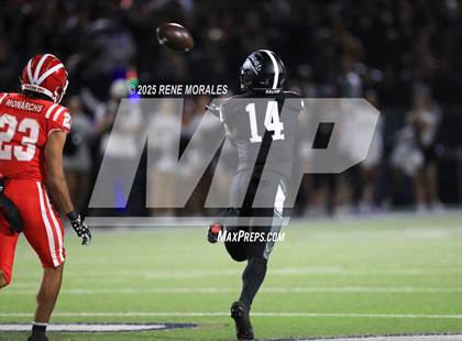 Thumbnail 3 in Mater Dei vs St. John Bosco photogallery.