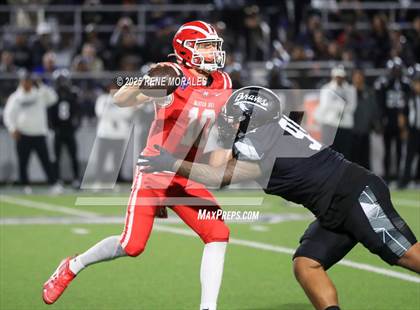 Thumbnail 3 in Mater Dei vs St. John Bosco photogallery.
