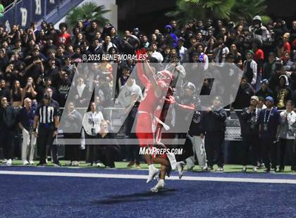 Thumbnail 3 in Mater Dei vs St. John Bosco photogallery.