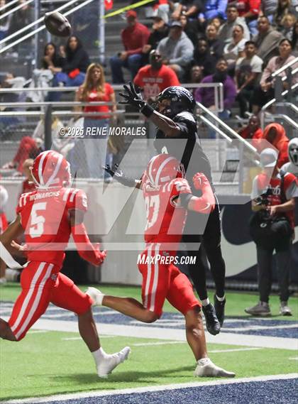 Thumbnail 1 in Mater Dei vs St. John Bosco photogallery.