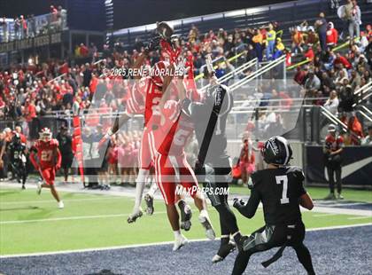 Thumbnail 2 in Mater Dei vs St. John Bosco photogallery.