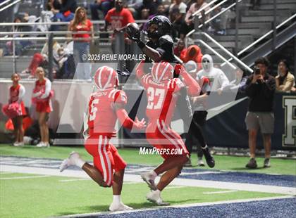 Thumbnail 2 in Mater Dei vs St. John Bosco photogallery.