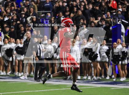 Thumbnail 3 in Mater Dei vs St. John Bosco photogallery.
