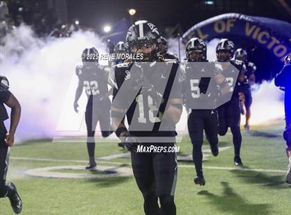 Thumbnail 3 in Mater Dei vs St. John Bosco photogallery.