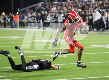 Thumbnail 3 in Mater Dei vs St. John Bosco photogallery.