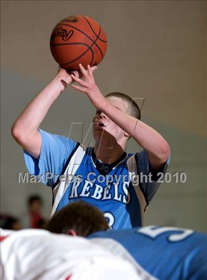 Thumbnail 2 in Boone County vs. Holmes photogallery.
