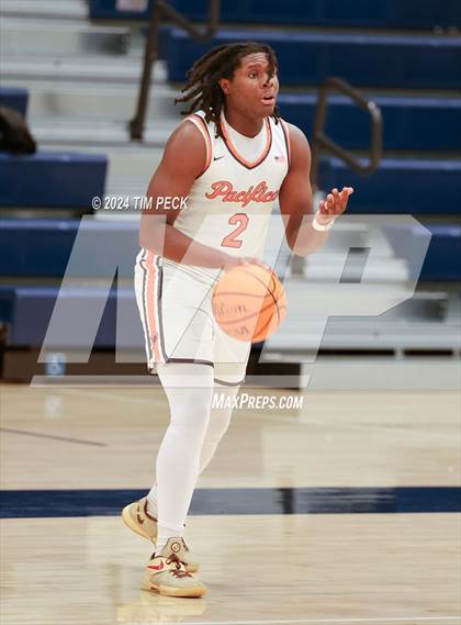 Thumbnail 2 in La Serna vs. Pacifica Christian/Orange County photogallery.