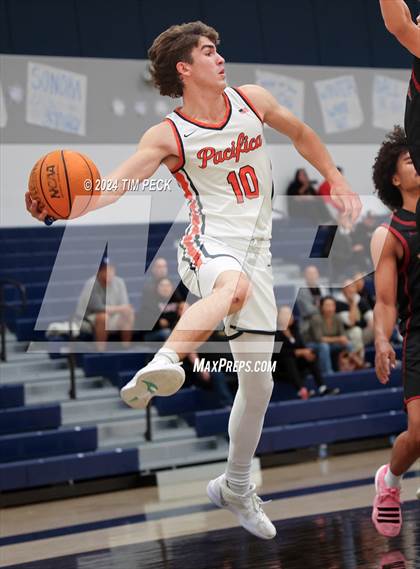 Thumbnail 1 in La Serna vs. Pacifica Christian/Orange County photogallery.