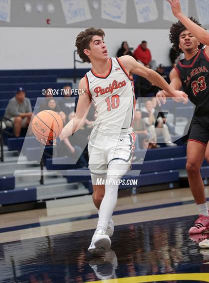 Thumbnail 2 in La Serna vs. Pacifica Christian/Orange County photogallery.