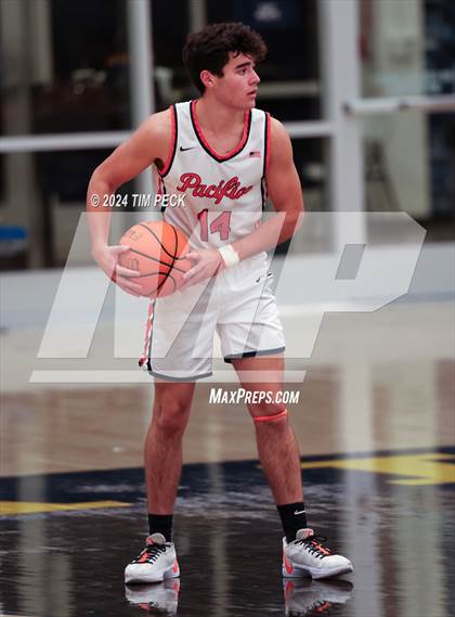 Thumbnail 2 in La Serna vs. Pacifica Christian/Orange County photogallery.