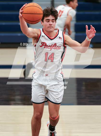 Thumbnail 2 in La Serna vs. Pacifica Christian/Orange County photogallery.