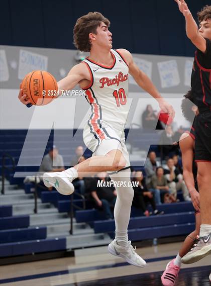 Thumbnail 2 in La Serna vs. Pacifica Christian/Orange County photogallery.