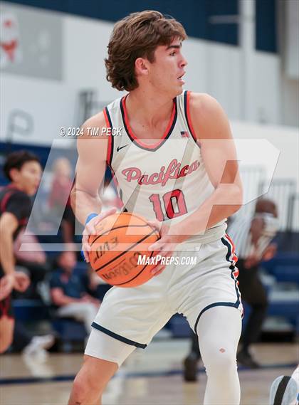 Thumbnail 2 in La Serna vs. Pacifica Christian/Orange County photogallery.